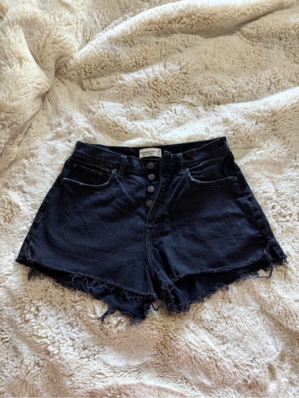 Abercrombie & Fitch High Rise Mom Short Curve Love Black Frayed Denim
